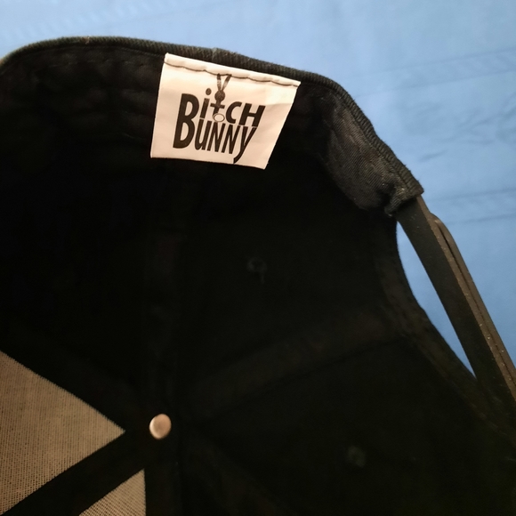 New Vintage B!tch Bunny Snapback - Picture 2 of 3
